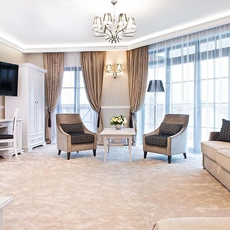 Boutique Odyseja & Spa 시에초시네크 외부 사진 A suite at the hotel