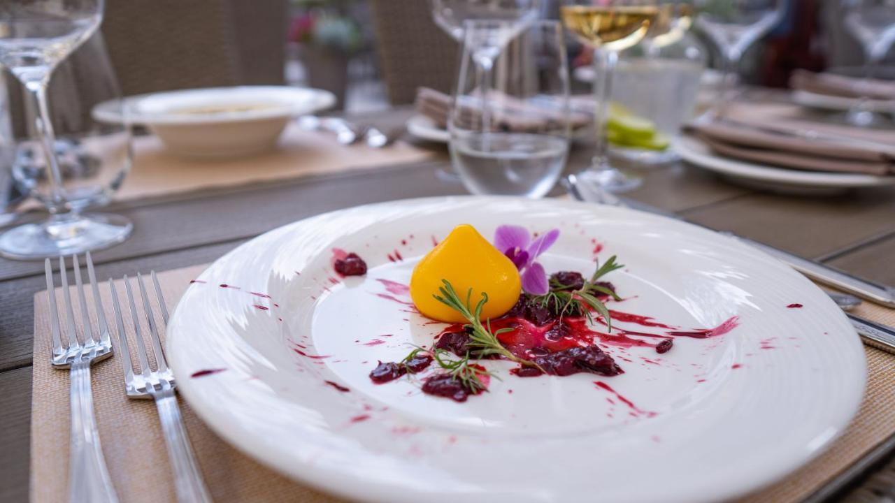 Boutique Odyseja & Spa 시에초시네크 외부 사진 A plate of food