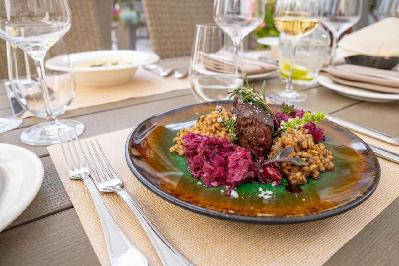 Boutique Odyseja & Spa 시에초시네크 외부 사진 A plate of food