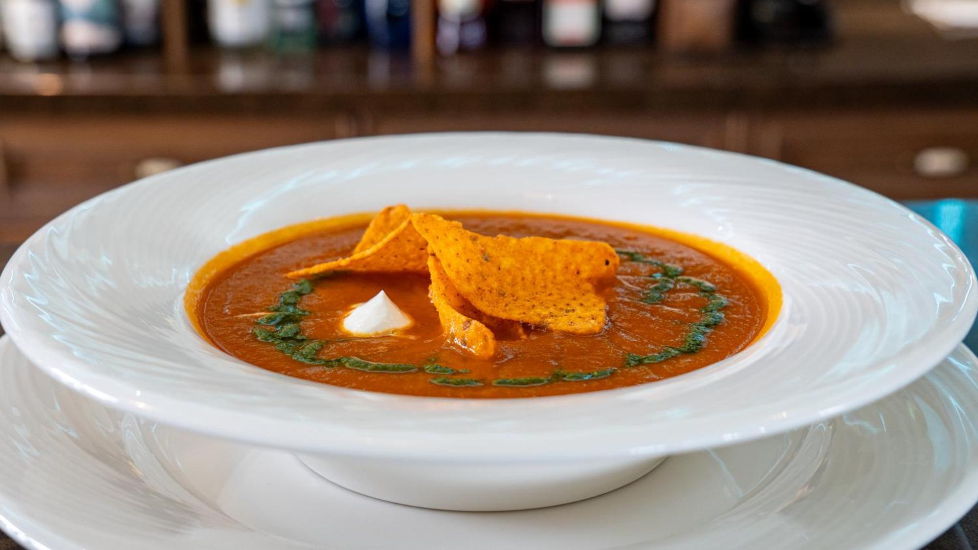 Boutique Odyseja & Spa 시에초시네크 외부 사진 A bowl of tortilla soup