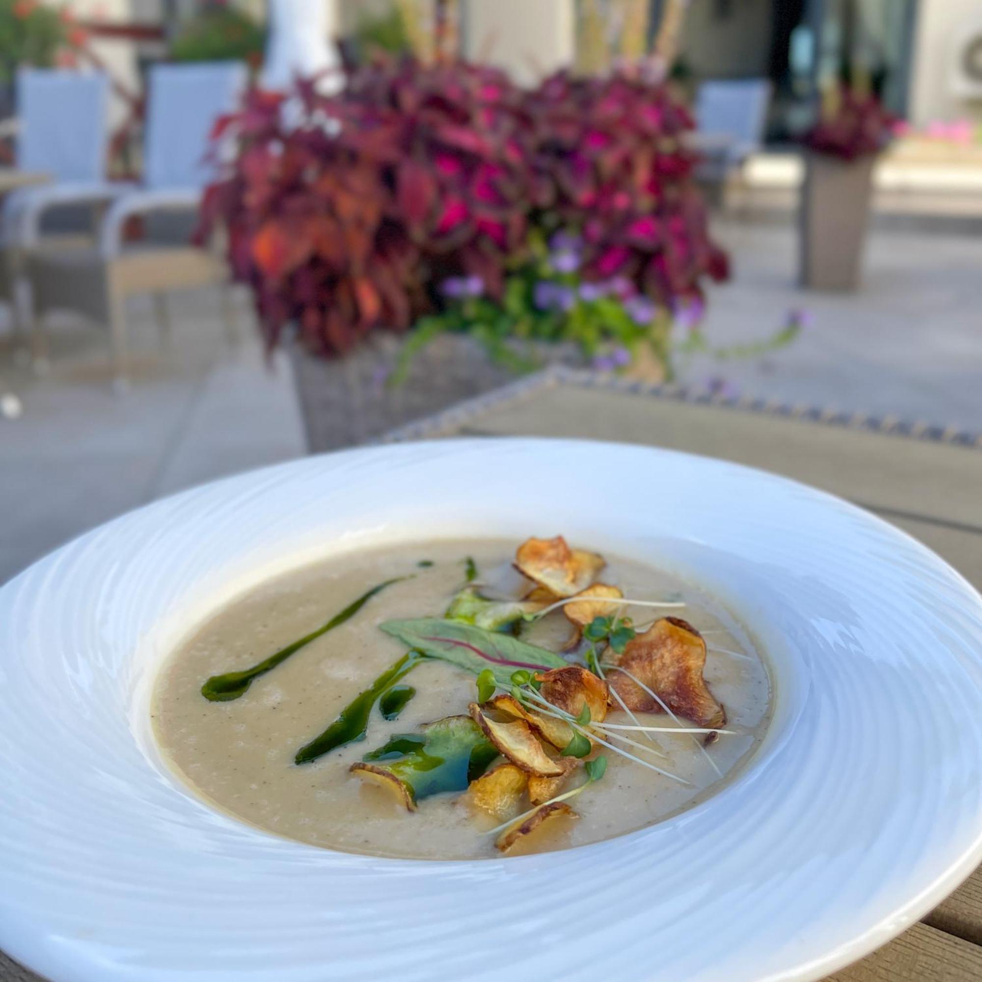 Boutique Odyseja & Spa 시에초시네크 외부 사진 A bowl of mushroom soup