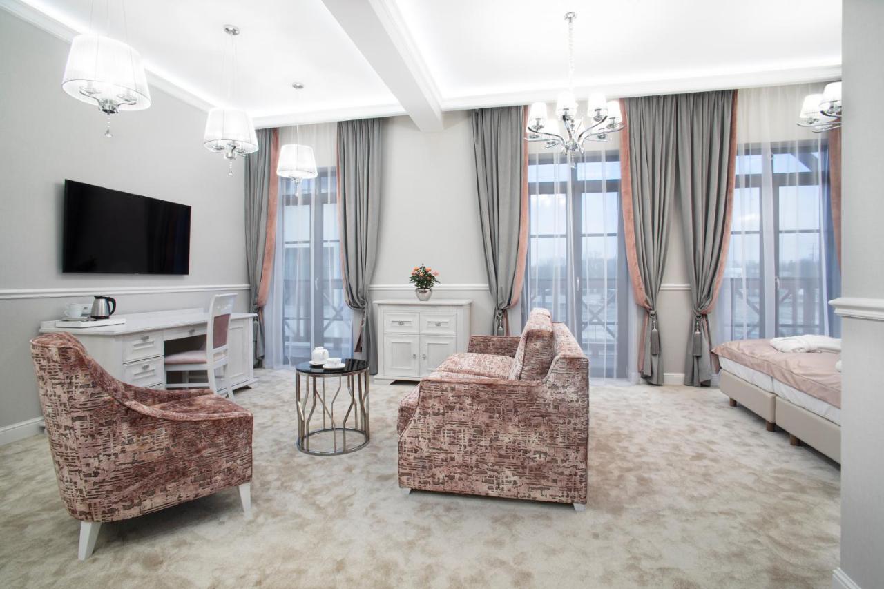 Boutique Odyseja & Spa 시에초시네크 외부 사진 A bedroom in the hotel