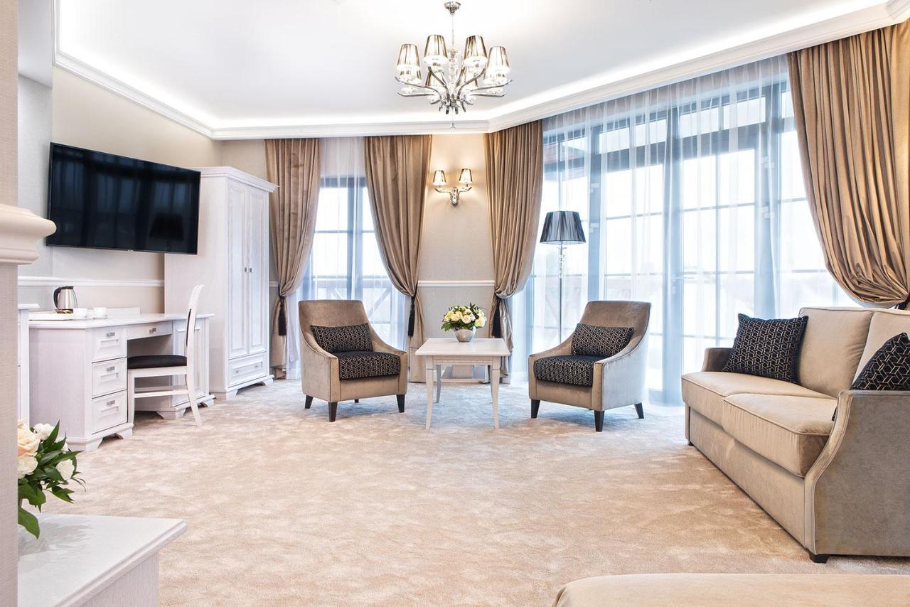 Boutique Odyseja & Spa 시에초시네크 외부 사진 A suite at the hotel