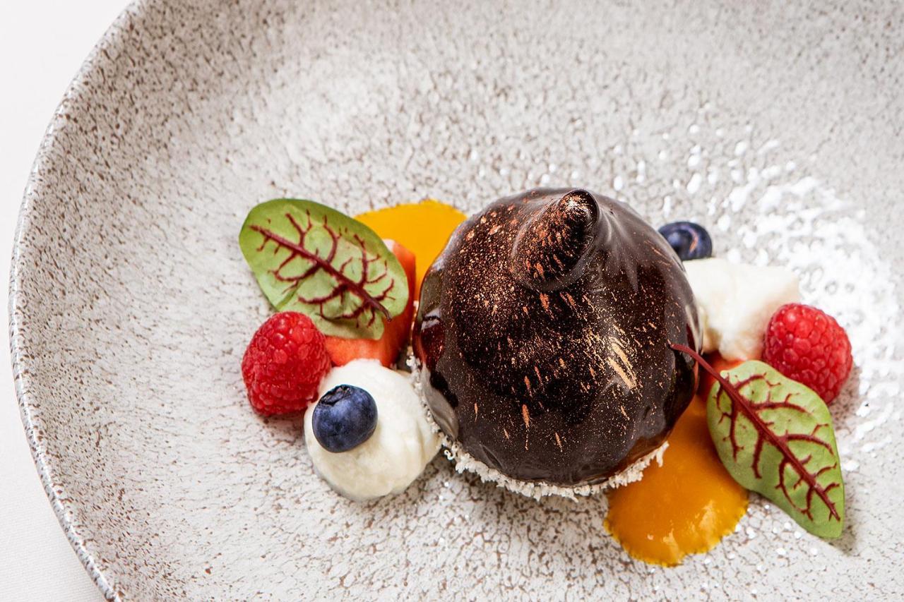 Boutique Odyseja & Spa 시에초시네크 외부 사진 A chocolate dessert